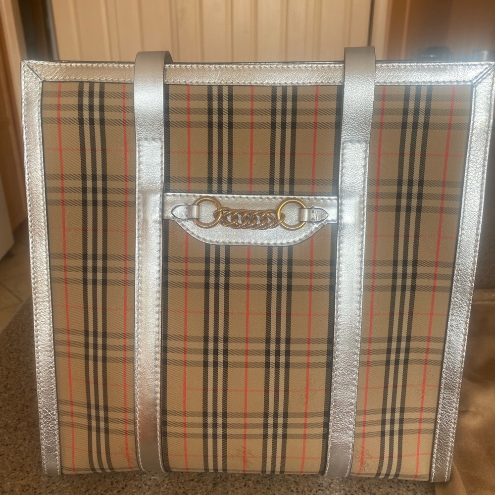 Women’s handbag